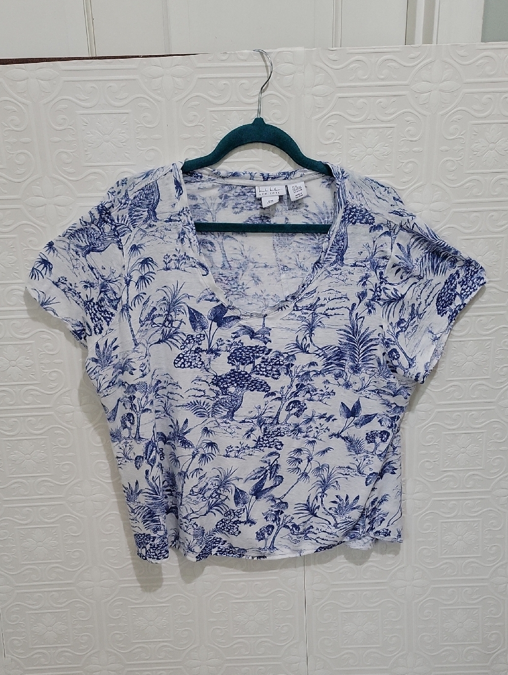 Nicole Miller New York White Blue Toile Print Linen V-Neck Short Sleeve Top 2X
